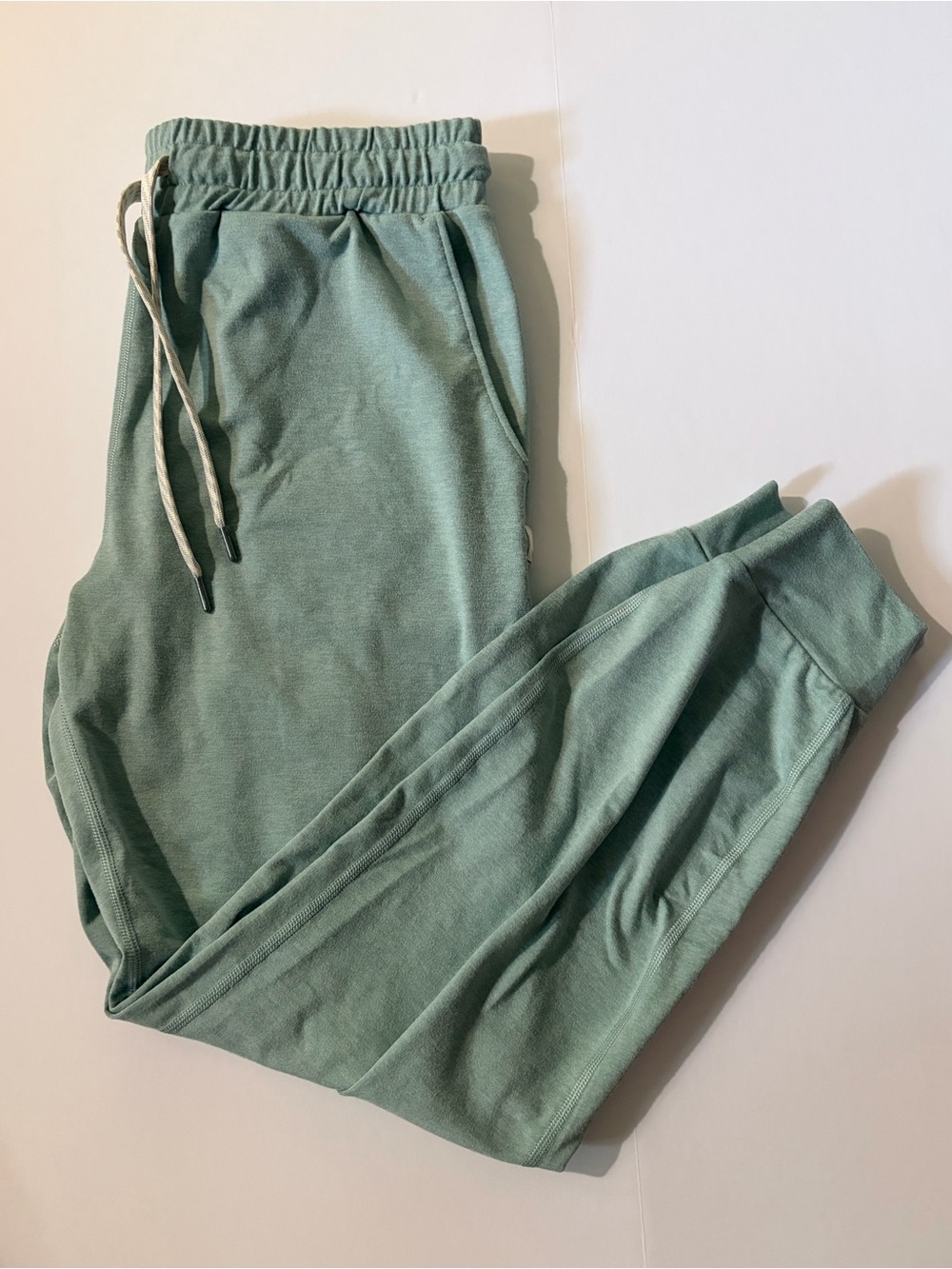 Vuori women’s joggers